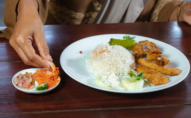 Lalapan chicken with rice and added with spicy chili
