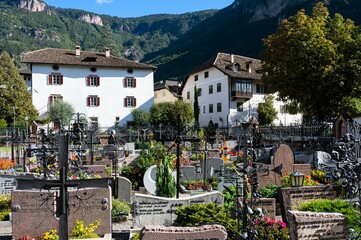 Auf dem Friedhof von Naturns , einem Ort in Südtirol