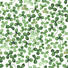 Watercolor clover leaves seamless pattern on transparent background