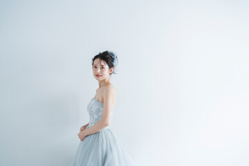 Fototapeta na wymiar ウェディングドレスを着た花嫁