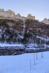Fototapeta na wymiar river in ordesa national park in winter