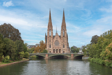 Fototapeta na wymiar View of the cathedral of Saint Paul in Strasbourg, France.