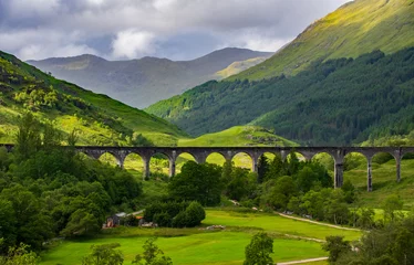 Fotobehang Glenfinnanviaduct Jacobite Stream Train, Glenfinnan Viaduct, Harry Potter, Schotland, Verenigd Koninkrijk