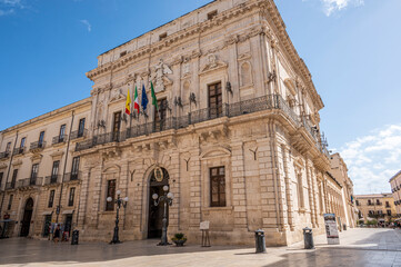 Fototapeta premium Historic buildings with beautiful facades in Piazza Duomo in Ortigia