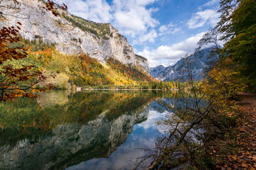 Fototapeta na wymiar Leopoldsteiner lake in Austria surrounded by high Alps