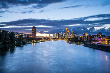 Naklejka premium Sonnenuntergang in Frankfurt am Main