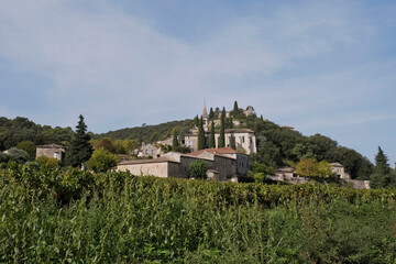 Fototapeta na wymiar Village médiéval Gard