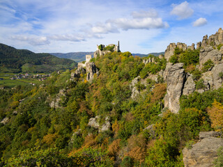 Fototapeta na wymiar Duernstein ruins on a sunny day in autumn