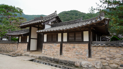 Naklejka premium Korean Joseon tile house