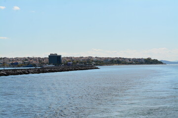 Naklejka premium Istanbul, waterview, skyline, sky and clouds