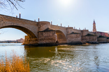 Fototapeta premium Puente de Piedra in Spanish over the River Ebro in Zaragoza, Aragon, Spain