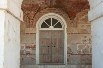 Fototapeta na wymiar Architecture and arches of the city of Aranjuez