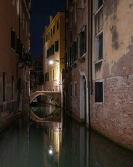 Fototapeta na wymiar long exposure by night in Venice