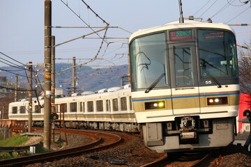 Fototapeta na wymiar 通勤電車 JR西日本221系