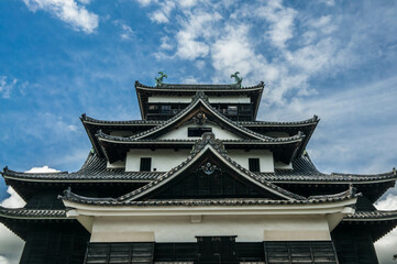 島根 晴天の空に映える松江城の天守