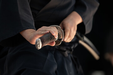 日本刀を構える人物（Demonstration of Japanese sword）