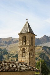 Fototapeta na wymiar Eglise a Saint-Véran - plus haut village d'Europe