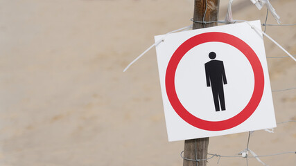 Betreten verboten zum Schutz der Dünen an einem geschützten Bereich der polnischen Ostseeküste...