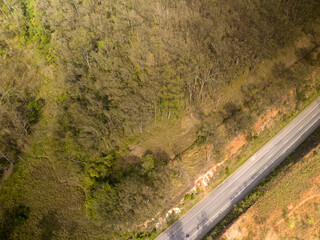 Fototapeta premium Foto aérea da represa de Mairiporã no interior de São Paulo e também da ponte e rodovias na cercania