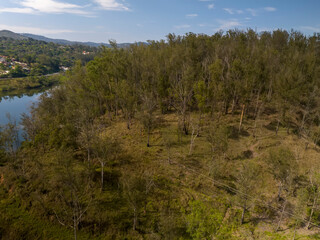 Foto aérea da represa de Mairiporã no interior de São Paulo e também da ponte e rodovias na cercania
