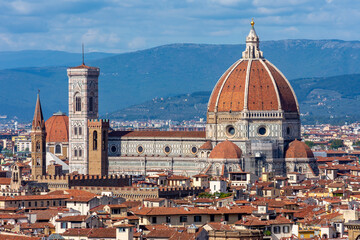 Obraz premium Florence cathedral (Duomo) over city center, Italy