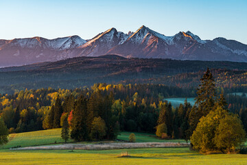 Poranny widok na polskie Tatry. Morning view of the Polish Tatra Mountains. - obrazy, fototapety, plakaty