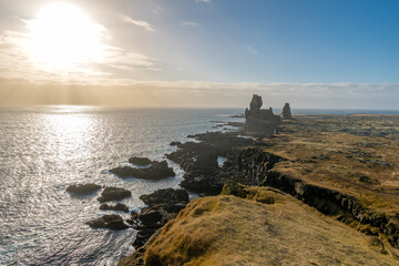 tolle Aussicht auf den Lóndrangar auf Island