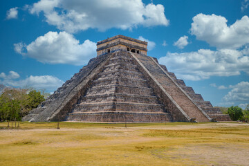 Temple Pyramid of Kukulcan El Castillo, Chichen Itza, Yucatan, Mexico, Maya civilization