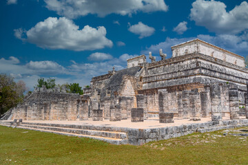 Naklejka premium Temple of the Warriors in Chichen Itza, Quintana Roo, Mexico. Mayan ruins near Cancun
