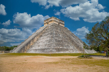 Fototapeta na wymiar Temple Pyramid of Kukulcan El Castillo, Chichen Itza, Yucatan, Mexico, Maya civilization
