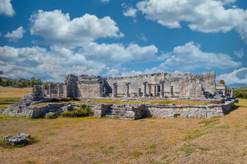 Fototapeta na wymiar Great palace, Mayan Ruins in Tulum, Riviera Maya, Yucatan, Caribbean Sea, Mexico