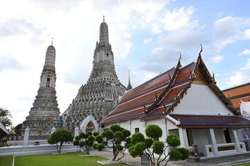Fototapeta premium Wat Arun, Temple of Dawn the landmark of Bangkok, Thailand