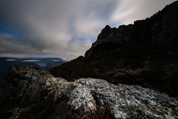 Obraz premium moonlight hitting the rock formations at Mt Murchison