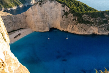 Widok na zatokę Wraku na Zakynthos  © Jacob