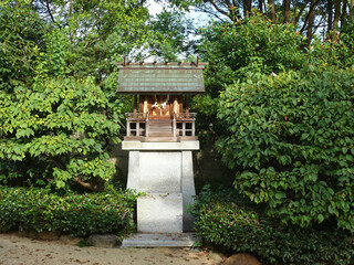 神社境内の摂社。
The little shrine in the garden.
West Japan.