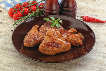 Roasted chicken wings with spicy sauce