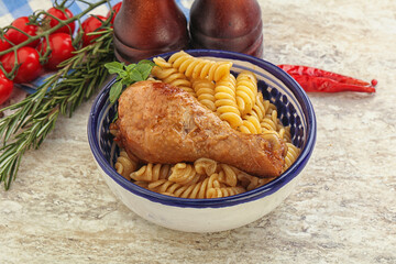 Roasted chicken leg with macaroni