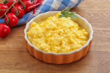 Scrambledd egg in the bowl
