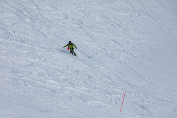 snowboarder at free ride slope