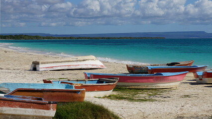 Obraz premium boats on the beach of Malecon de Pedernales Playa Pedernales in the Dominican Republic in the month of January 2022