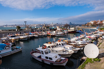 Barcas amarradas en Estambul.