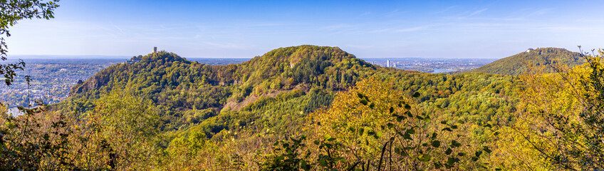 Von Mehlem bis Bonn oder von Drachenfels bis Petersberg: Blick &uuml;ber den Kern des Siebengebirges