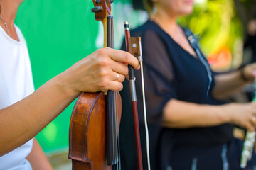 woman street musician playing violin classical music