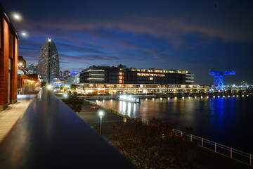 Fototapeta na wymiar 横浜みなとみらいの美しい夜景　ハンマーヘッド