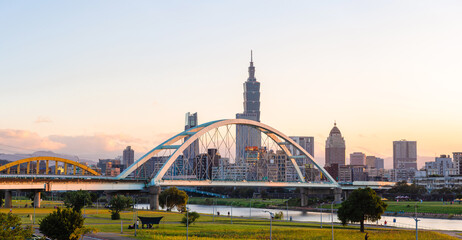 Fototapeta premium The most beautiful Viewpoint taipei city sunset to Night in taiwan.