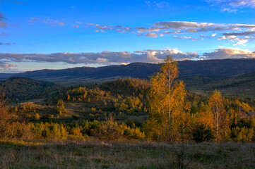 Fototapeta na wymiar Autumn landscapes in the mountains? HDR style.