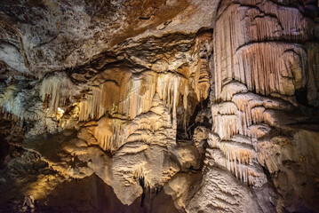 Tropfsteinh&ouml;hle