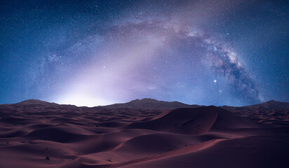 Amazing milky way over the sand dunes of Sahara Desert at sunset - Sahara, Morocco - obrazy, fototapety, plakaty