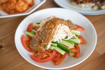 食べ物素材　バンバンジーと食卓イメージ