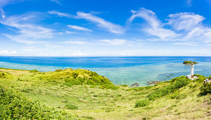 海の見える丘の上の灯台　平久保崎灯台